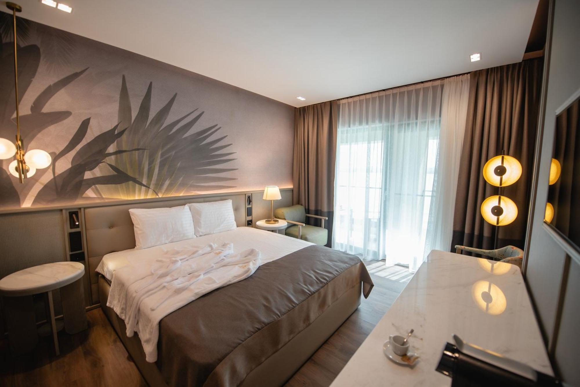 Belinda Hotel Mamaia Adults Only Exteriör bild