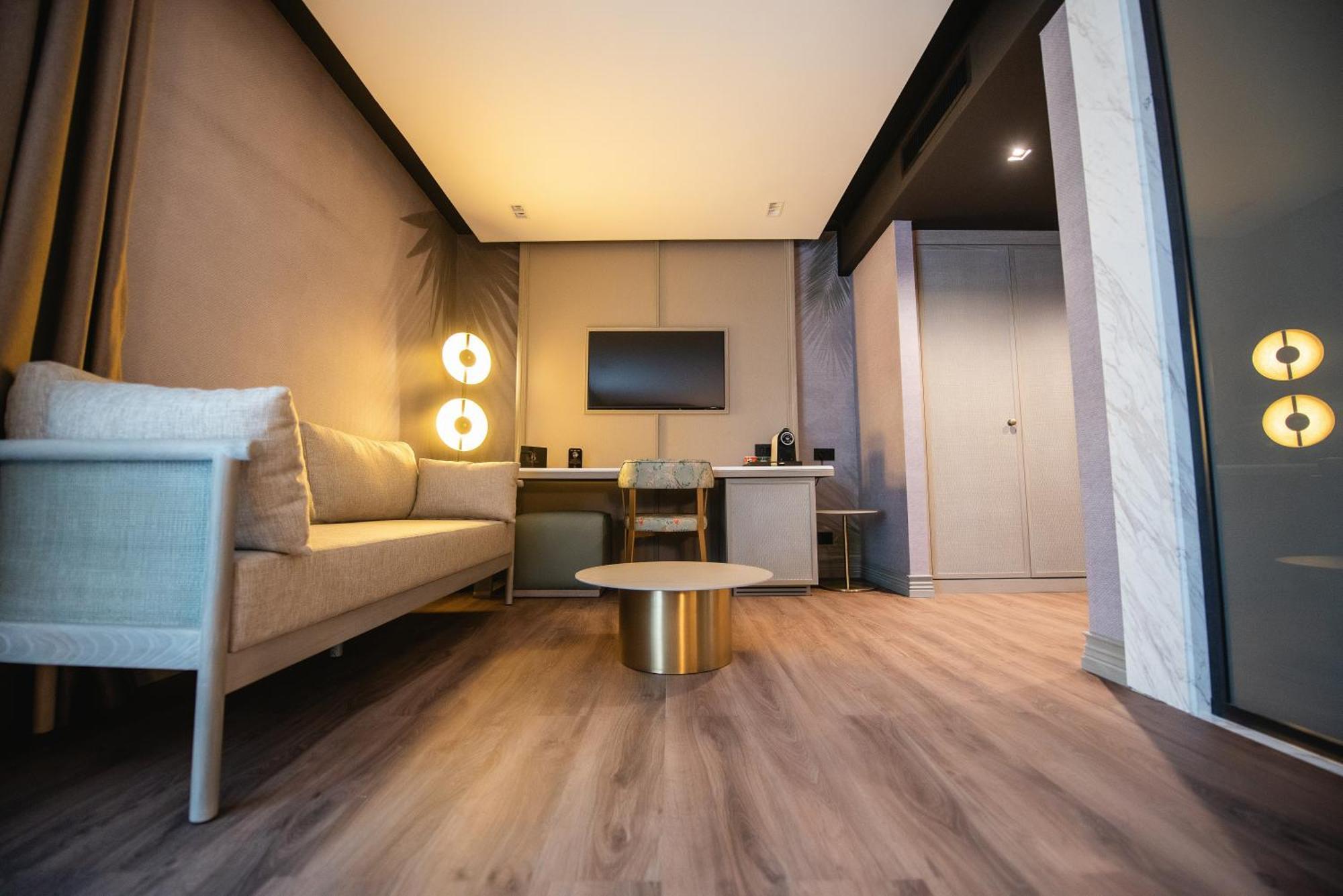 Belinda Hotel Mamaia Adults Only Exteriör bild